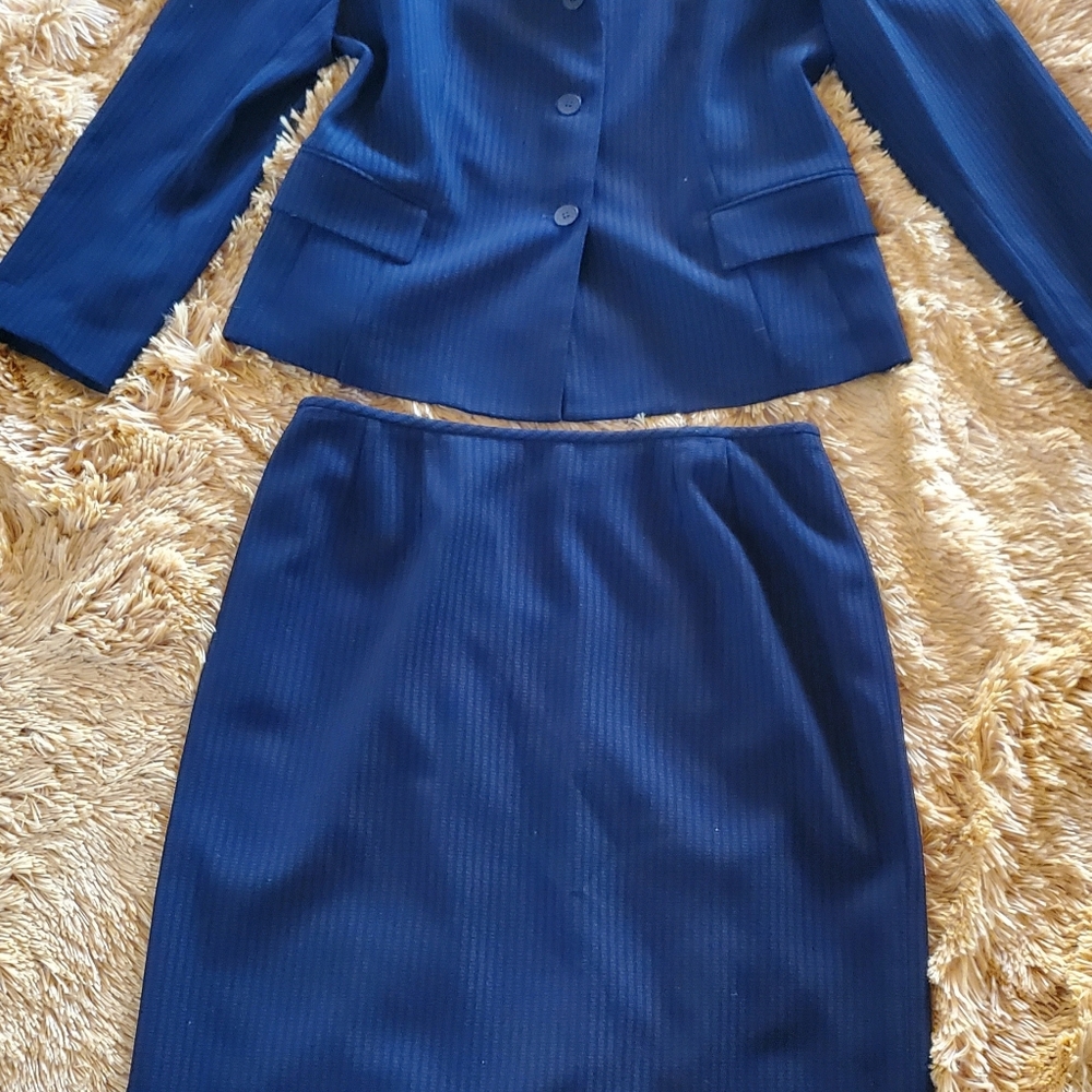 EVAN-PICONE navy blue skirt suit set size 12.